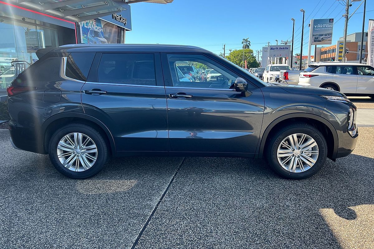 2024 Mitsubishi Outlander LS ZM
