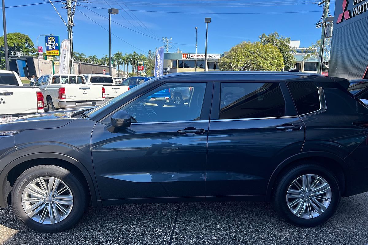 2024 Mitsubishi Outlander LS ZM