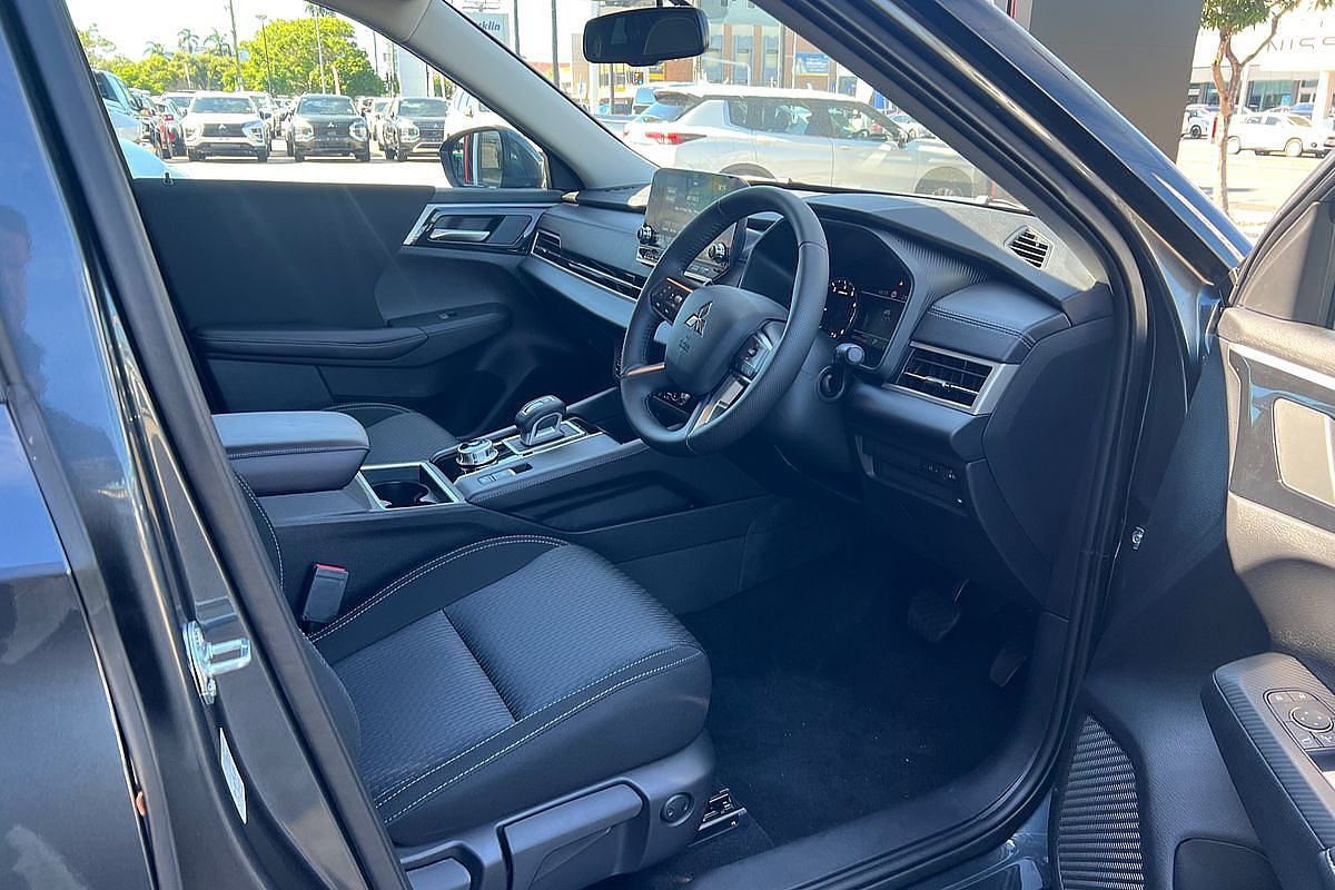 2024 Mitsubishi Outlander LS ZM
