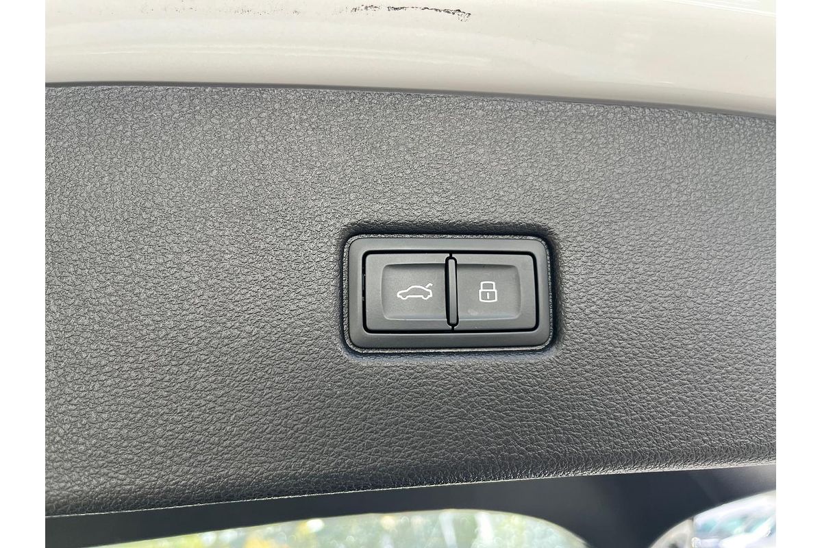 2024 Audi Q5 40 TDI S line FY