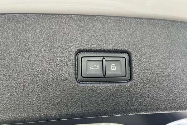 2024 Audi Q5 40 TDI S line FY