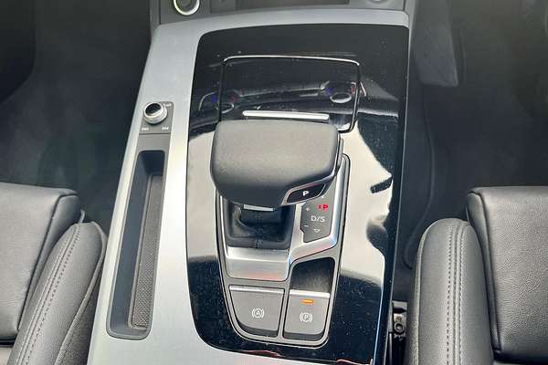 2024 Audi Q5 40 TDI S line FY