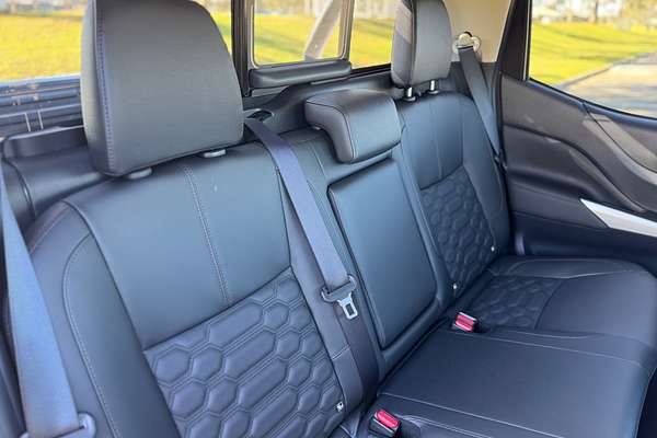 2025 Nissan Navara ST-X D23 4X4