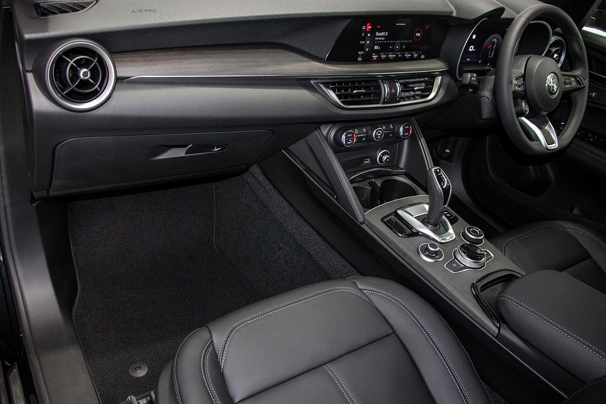 2023 Alfa Romeo Stelvio Ti Series 4