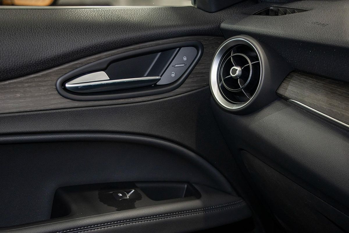 2023 Alfa Romeo Stelvio Ti Series 4