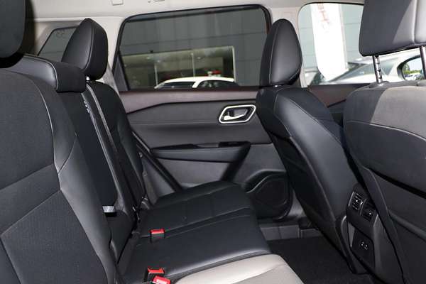 2024 Nissan X-TRAIL ST-L T33