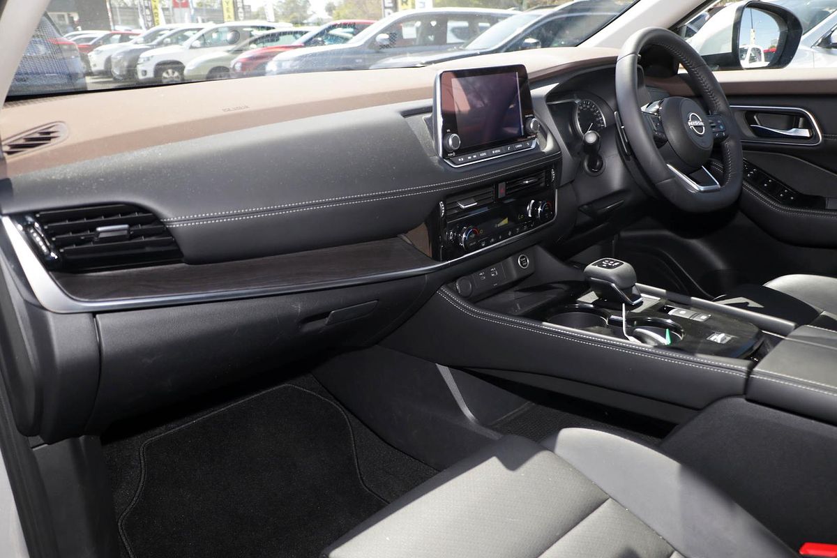 2024 Nissan X-TRAIL ST-L T33