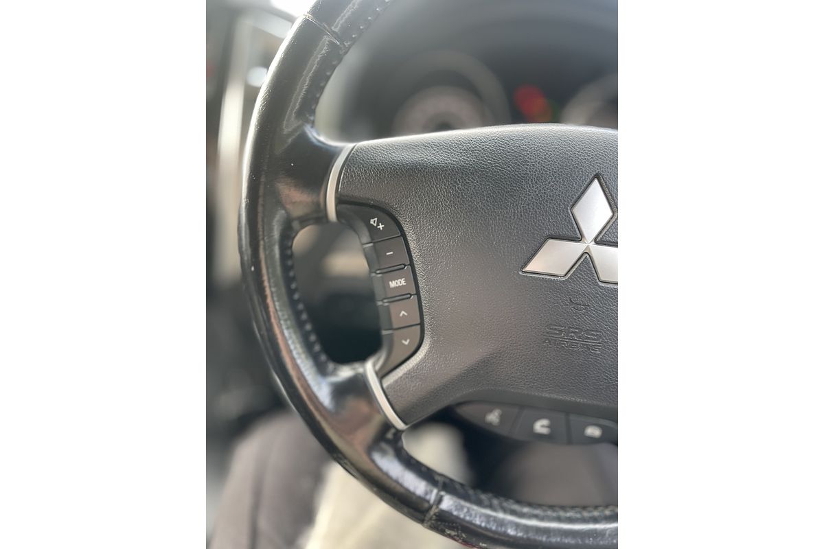 2014 Mitsubishi Pajero GLS NX