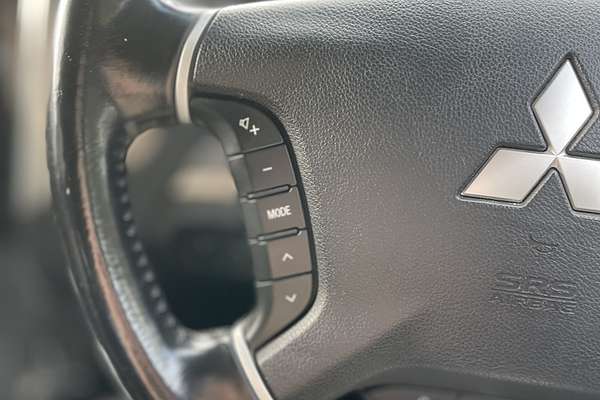 2014 Mitsubishi Pajero GLS NX