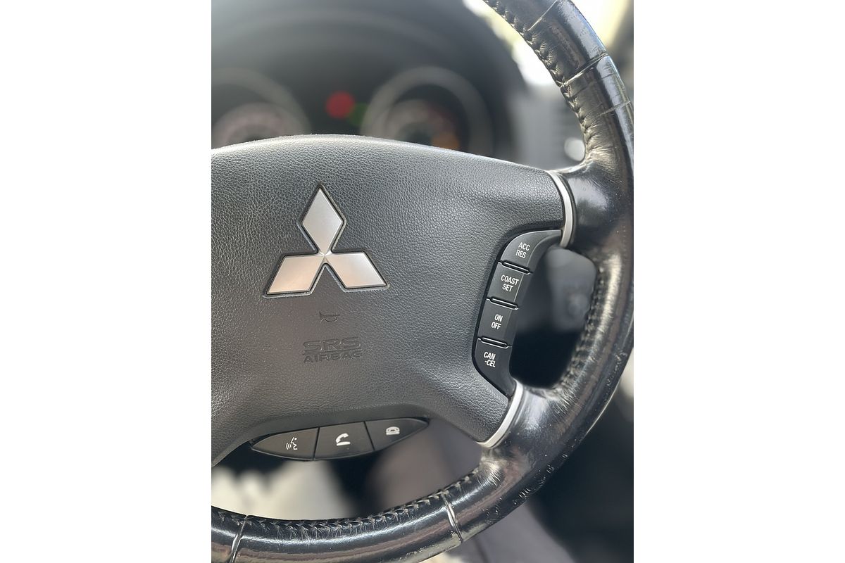 2014 Mitsubishi Pajero GLS NX