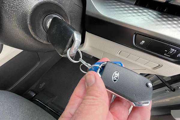 2021 Kia Carnival S KA4