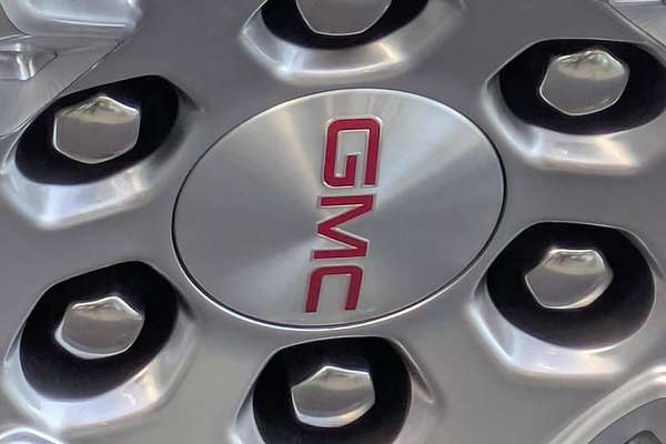 2025 GMC Yukon Denali T1