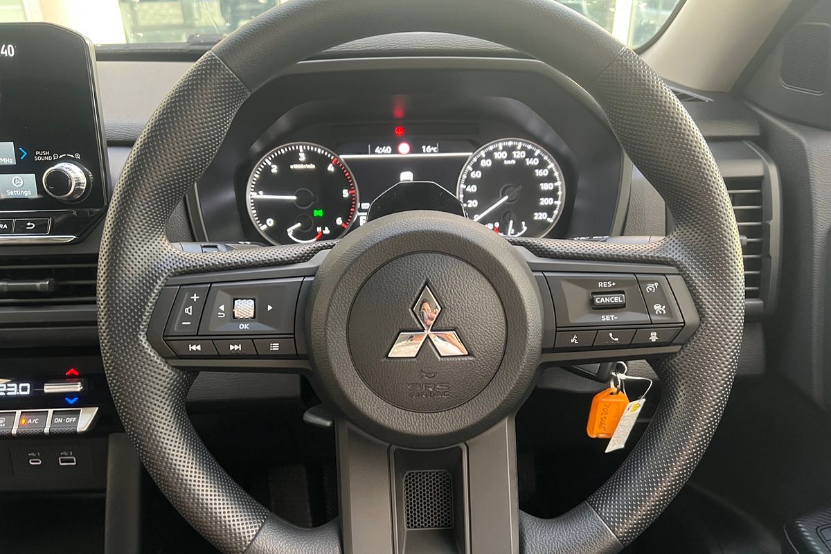 2025 Mitsubishi Triton GLX MV 4X4