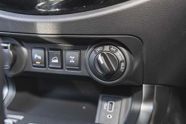2024 Nissan Navara ST D23 4X4