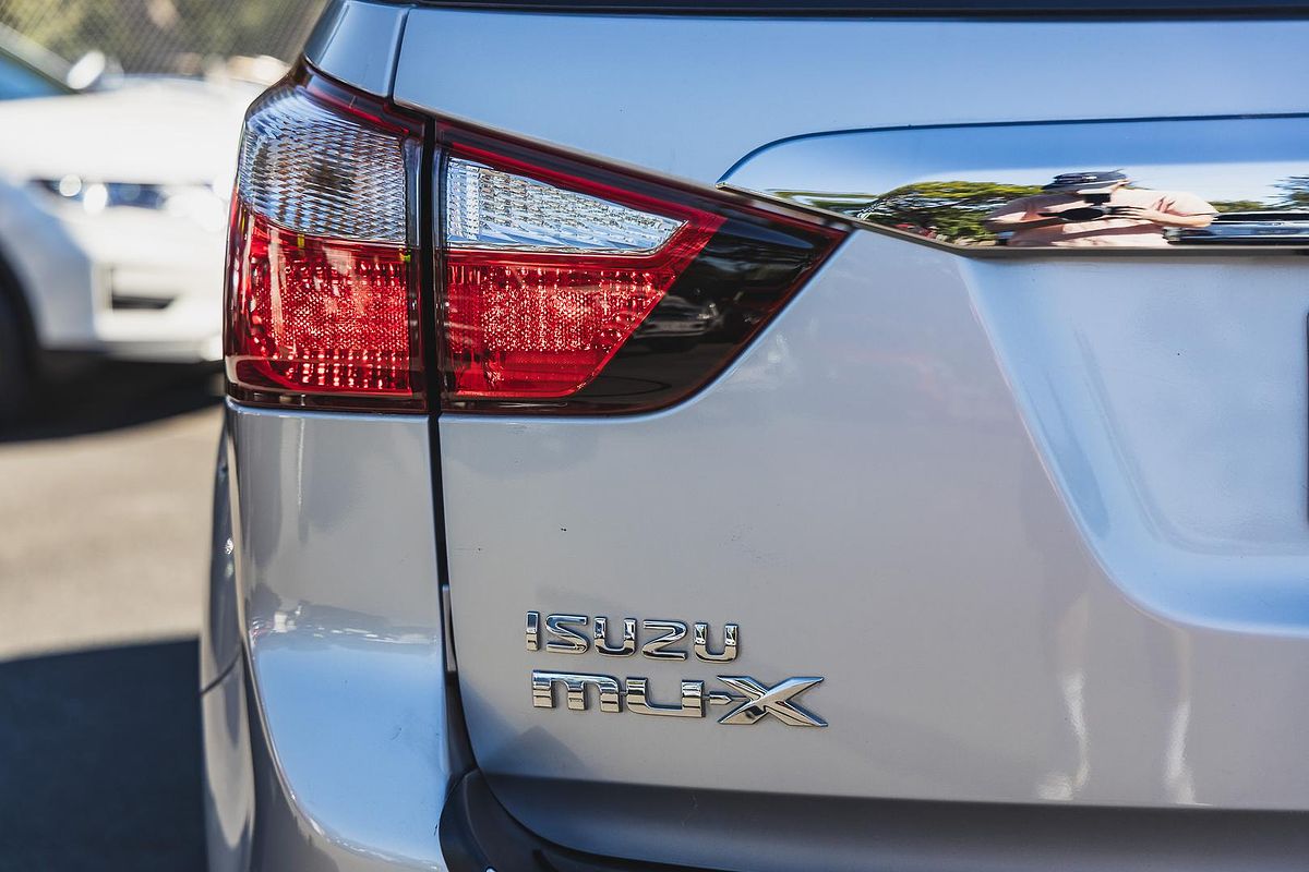 2016 Isuzu MU-X LS-T