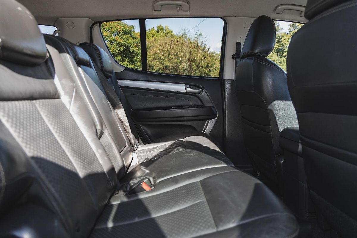 2016 Isuzu MU-X LS-T