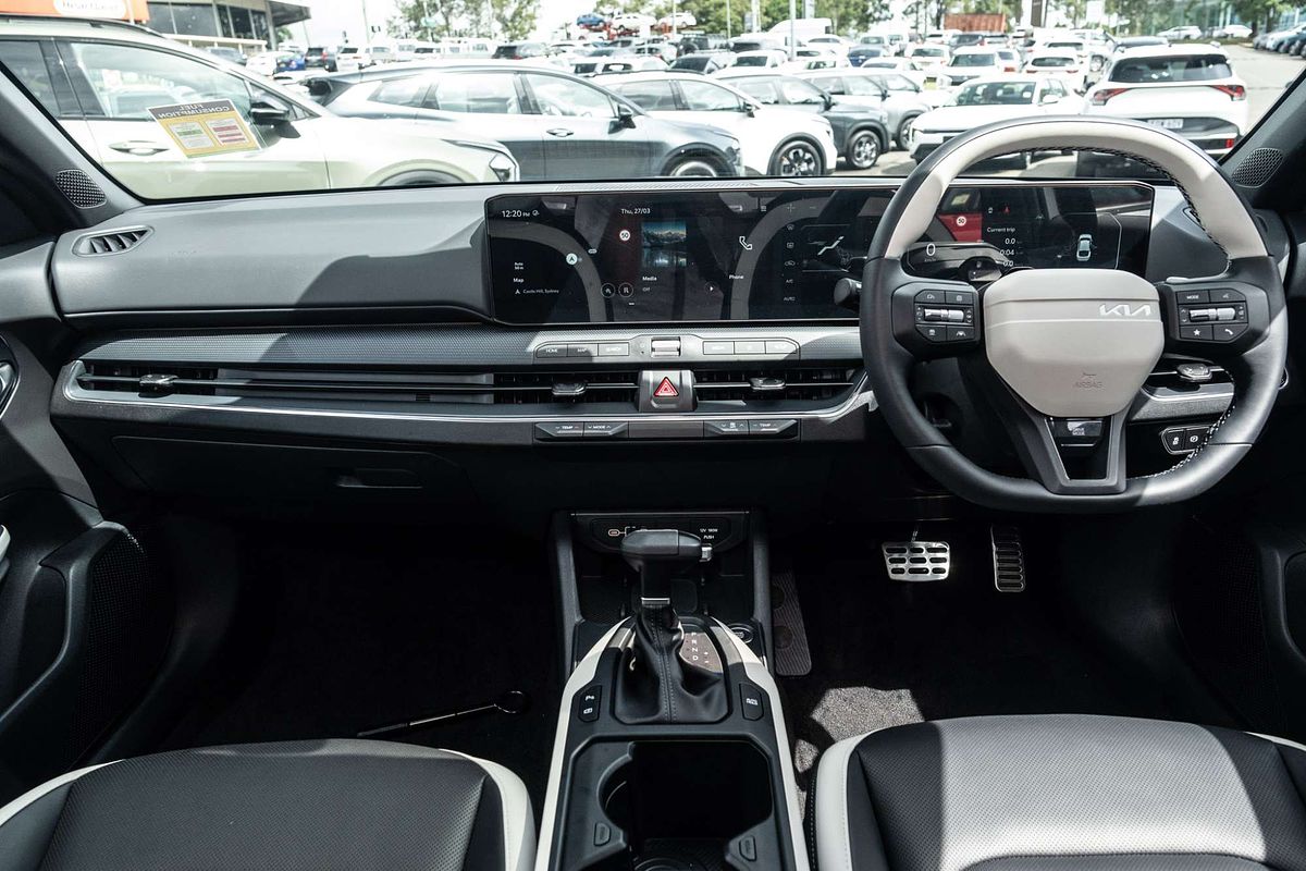 2025 Kia K4 GT-Line CL4m