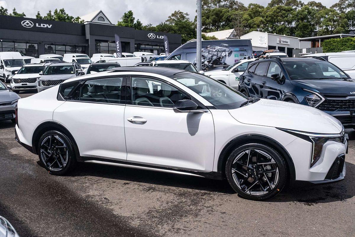 2025 Kia K4 GT-Line CL4m