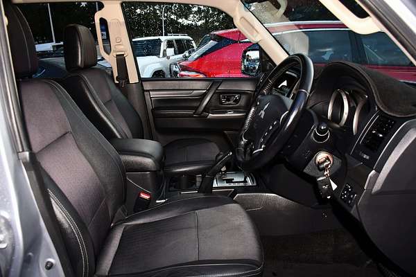 2017 Mitsubishi Pajero GLS NX