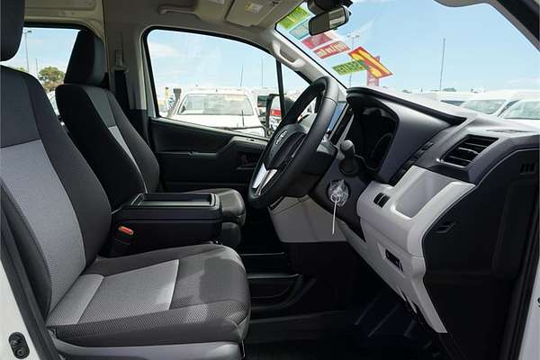 2025 Toyota Hiace Commuter GDH322R