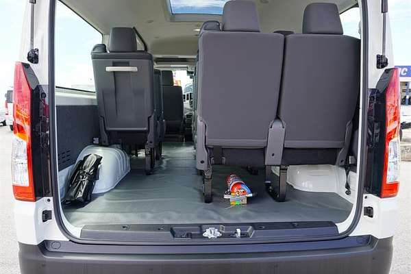 2025 Toyota Hiace Commuter GDH322R