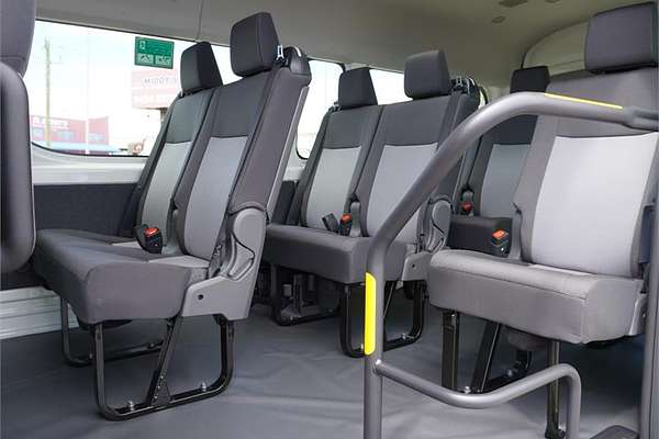 2025 Toyota Hiace Commuter GDH322R