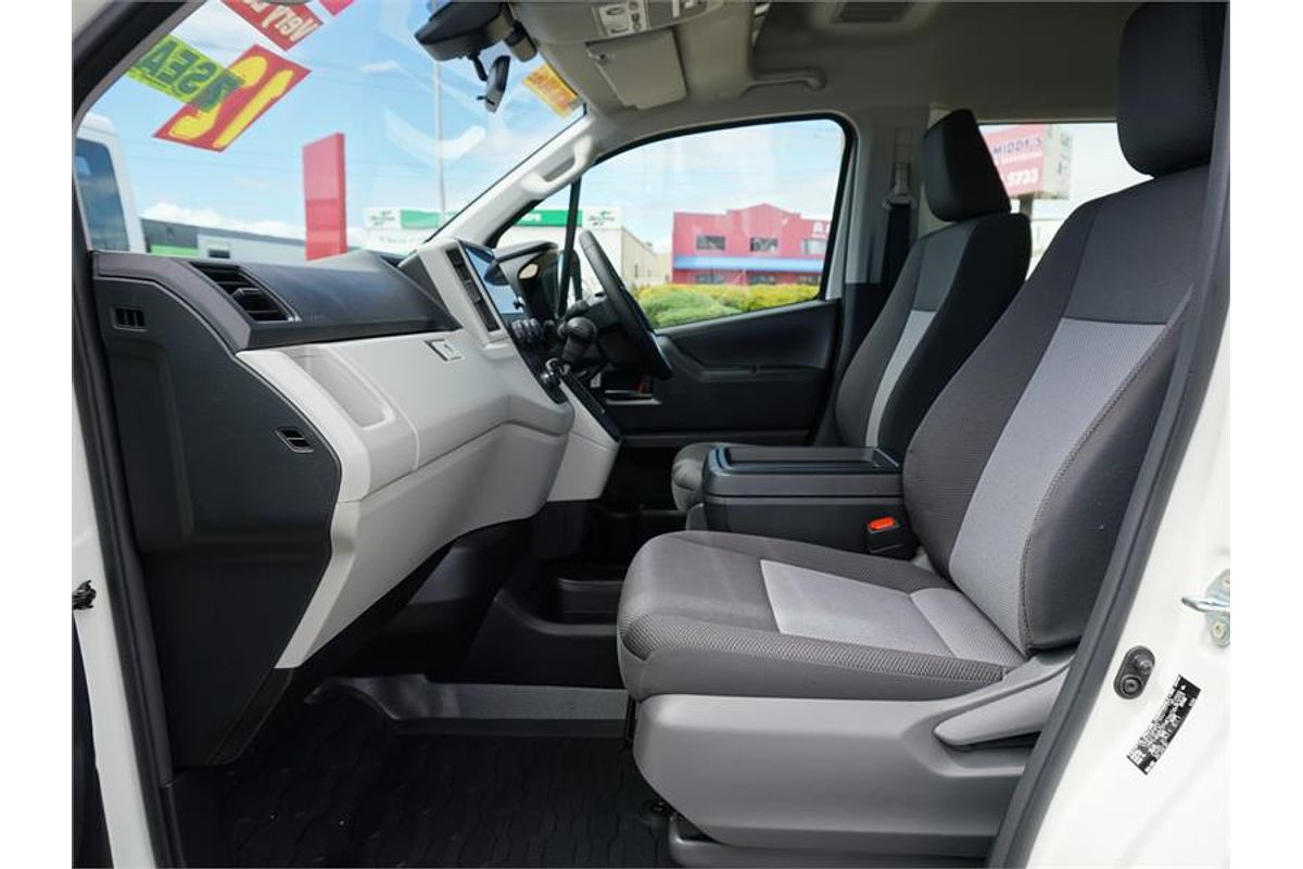 2025 Toyota Hiace Commuter GDH322R