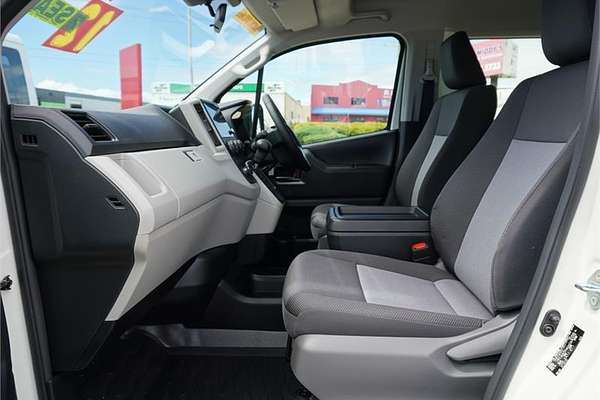 2025 Toyota Hiace Commuter GDH322R