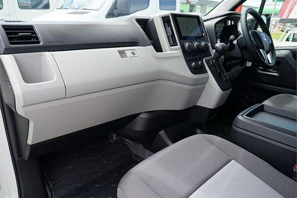 2025 Toyota Hiace Commuter GDH322R