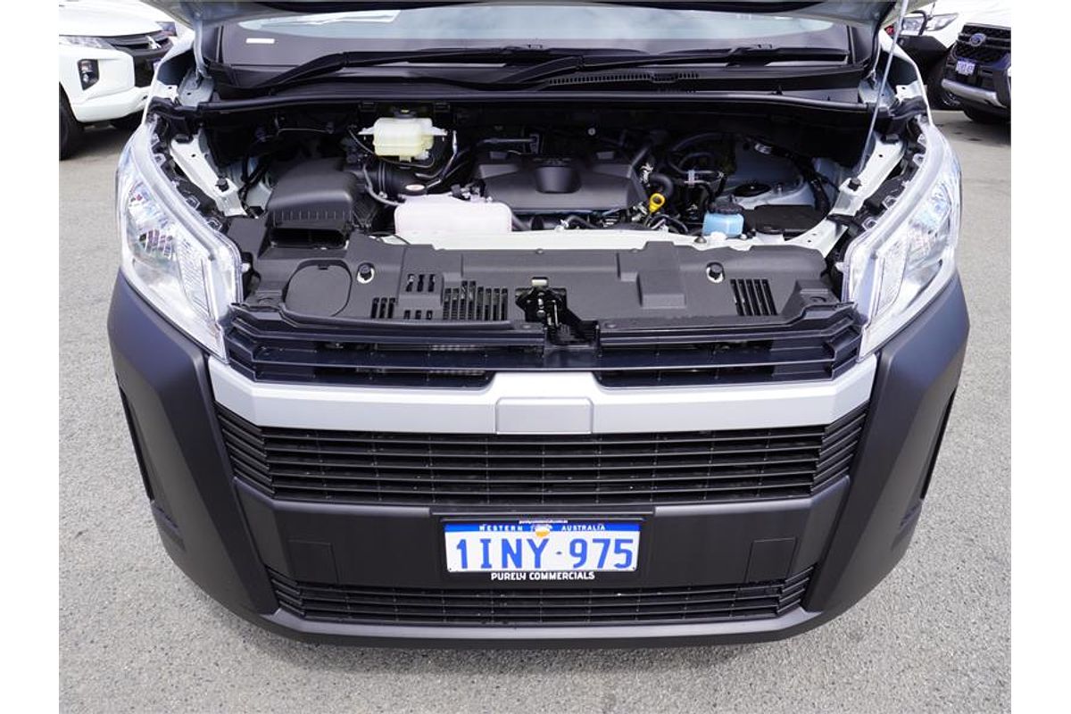 2025 Toyota Hiace Commuter GDH322R