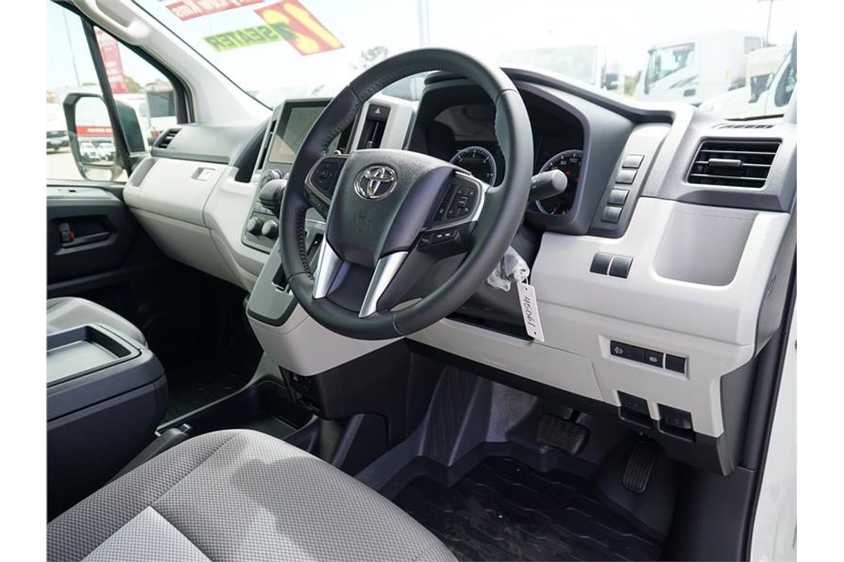 2025 Toyota Hiace Commuter GDH322R