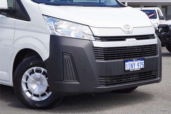 2025 Toyota Hiace Commuter GDH322R