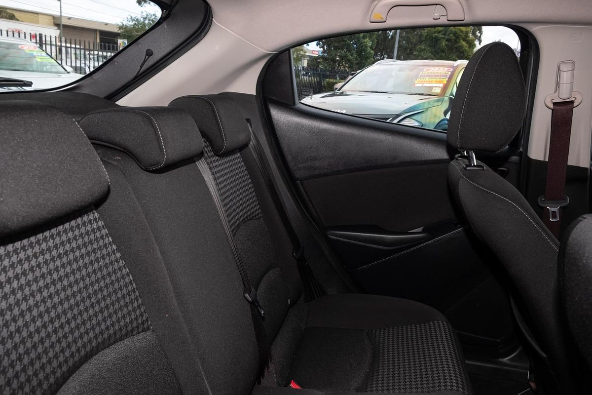 2017 Mazda 2 Maxx DJ Series