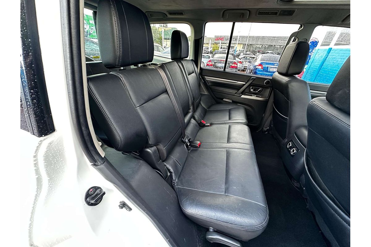 2015 Mitsubishi Pajero Exceed NX