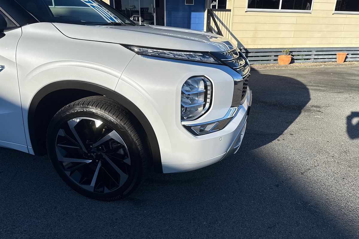 2023 Mitsubishi Outlander PHEV Exceed ZM