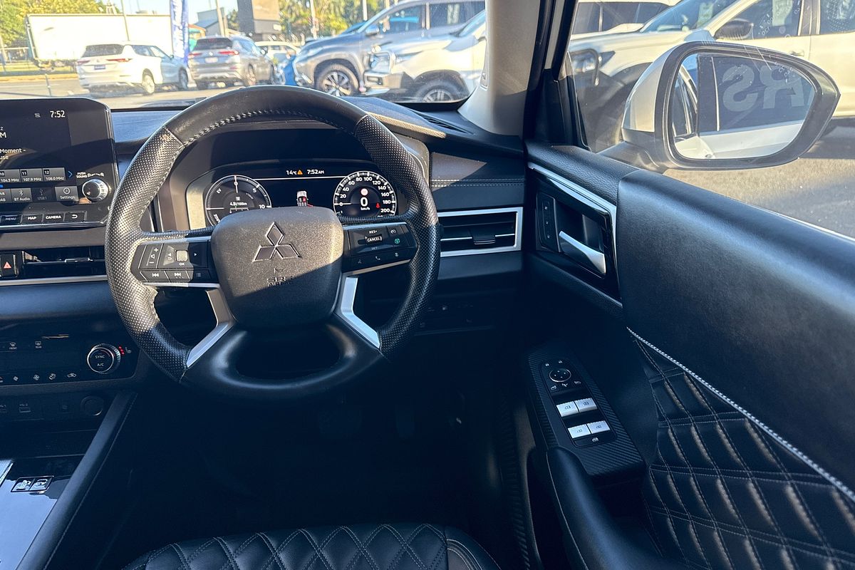 2023 Mitsubishi Outlander PHEV Exceed ZM