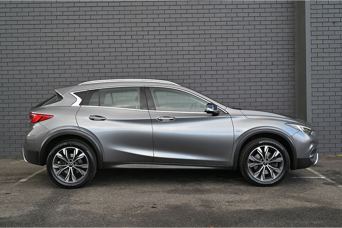 2017 INFINITI QX30 Premium H15