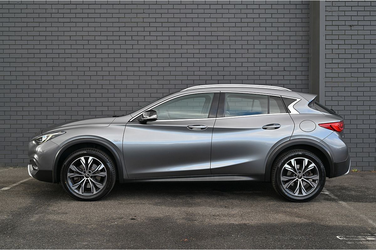 2017 INFINITI QX30 Premium H15