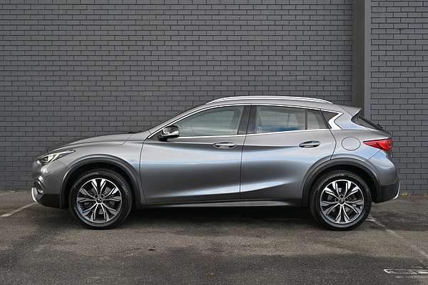2017 INFINITI QX30 Premium H15