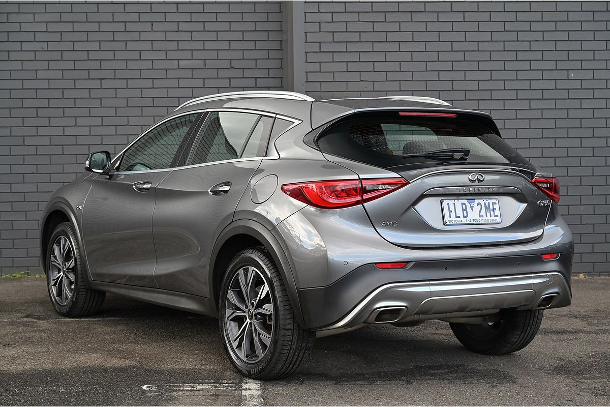 2017 INFINITI QX30 Premium H15