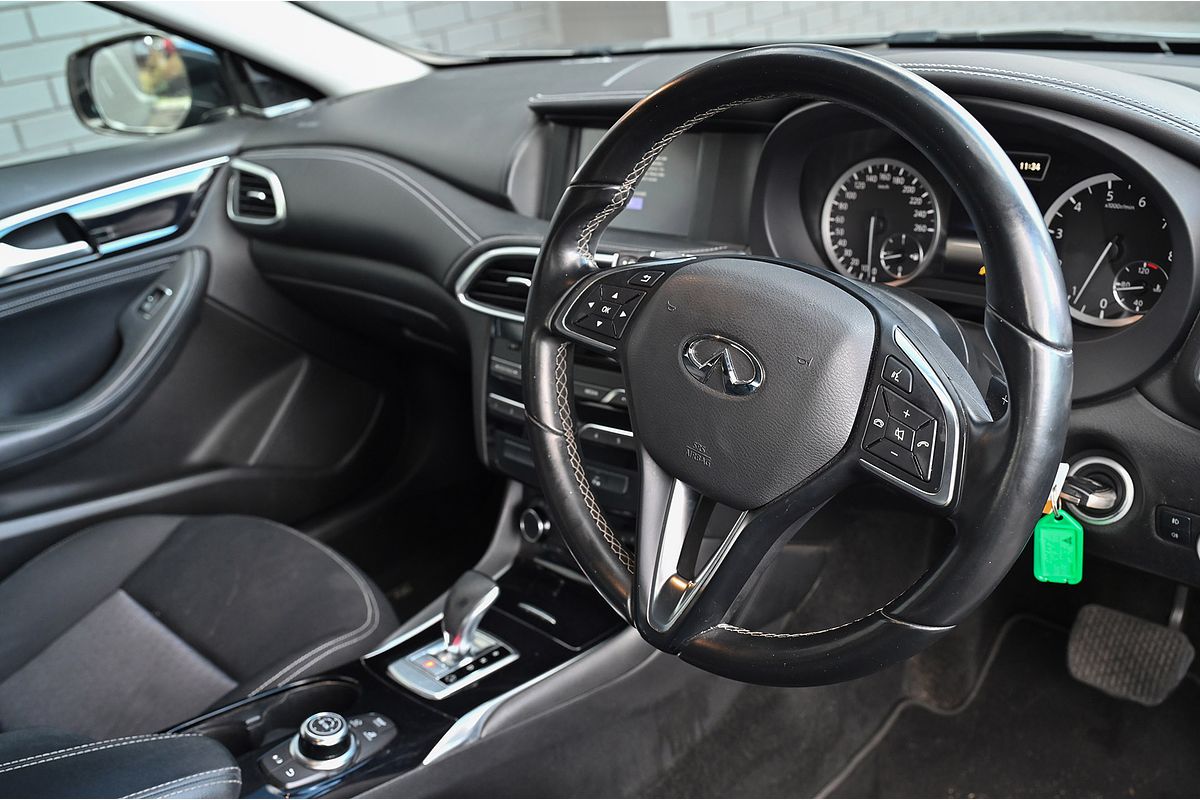 2017 INFINITI QX30 Premium H15