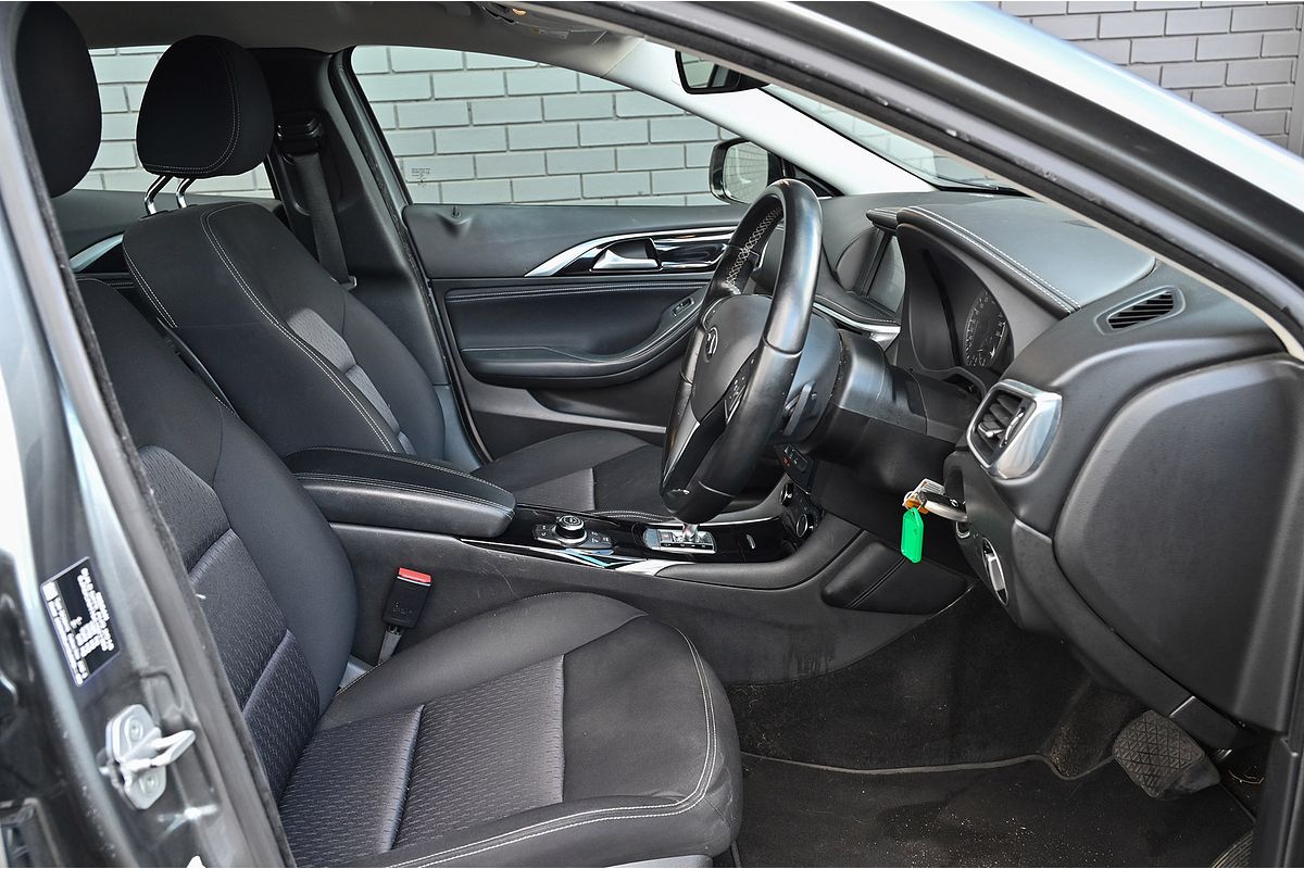 2017 INFINITI QX30 Premium H15