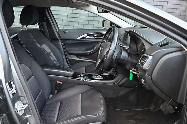2017 INFINITI QX30 Premium H15