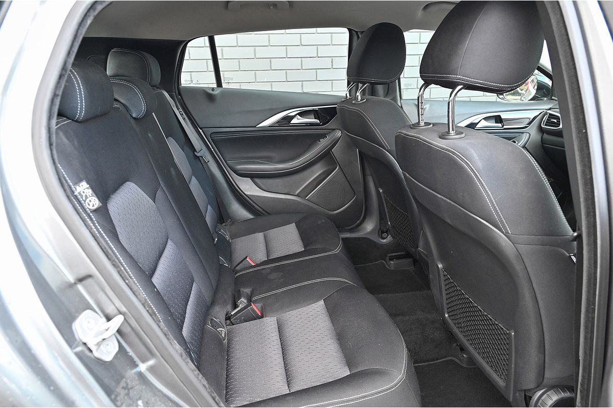 2017 INFINITI QX30 Premium H15