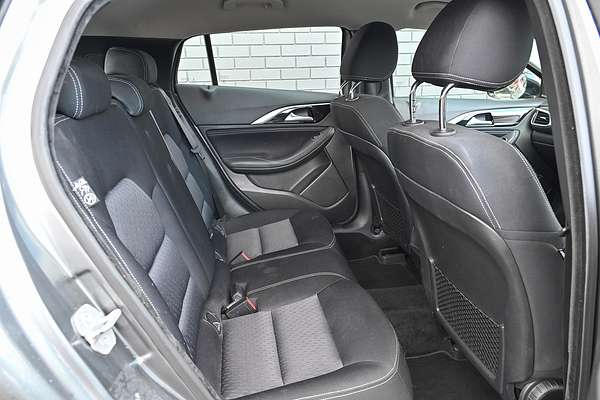 2017 INFINITI QX30 Premium H15