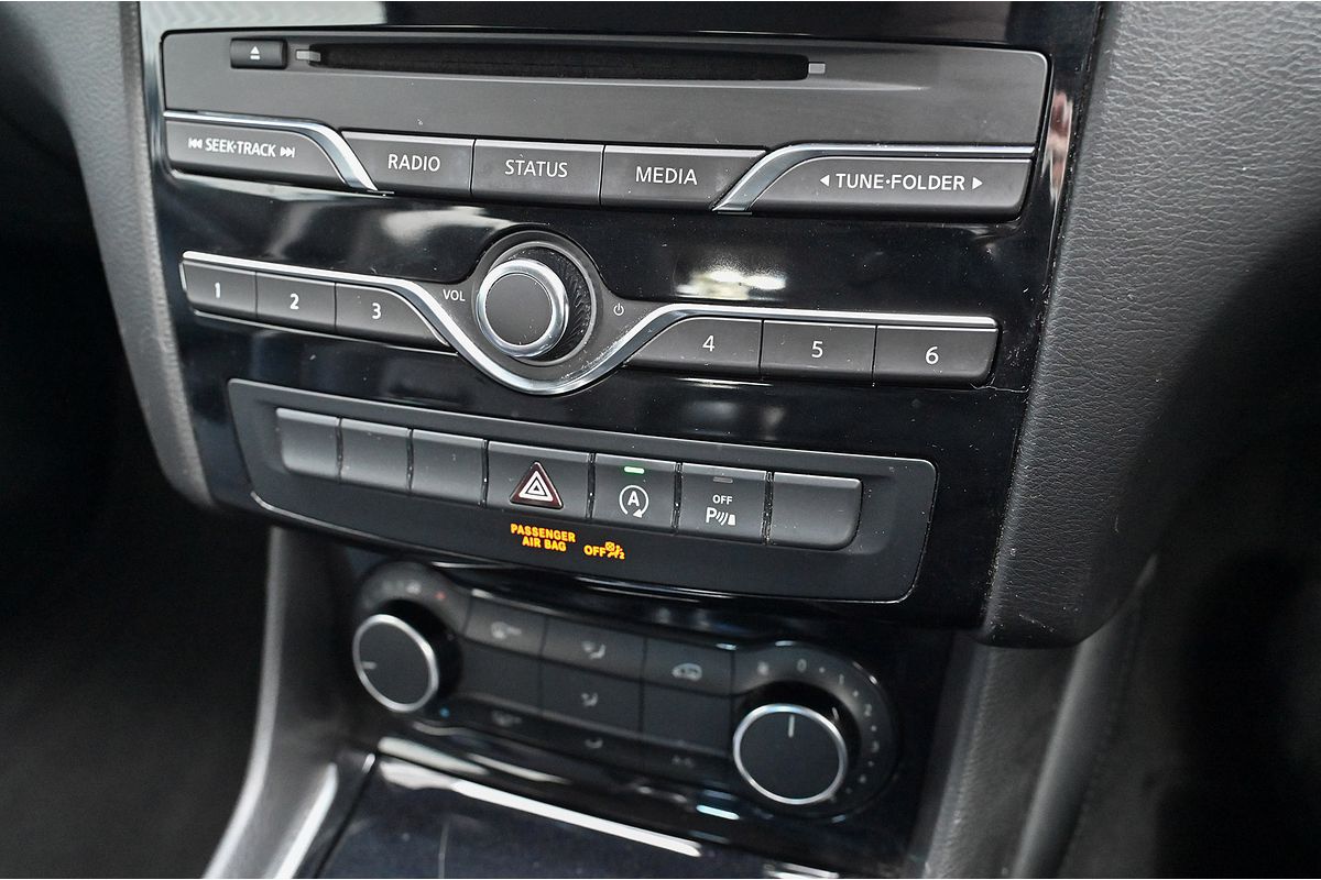 2017 INFINITI QX30 Premium H15