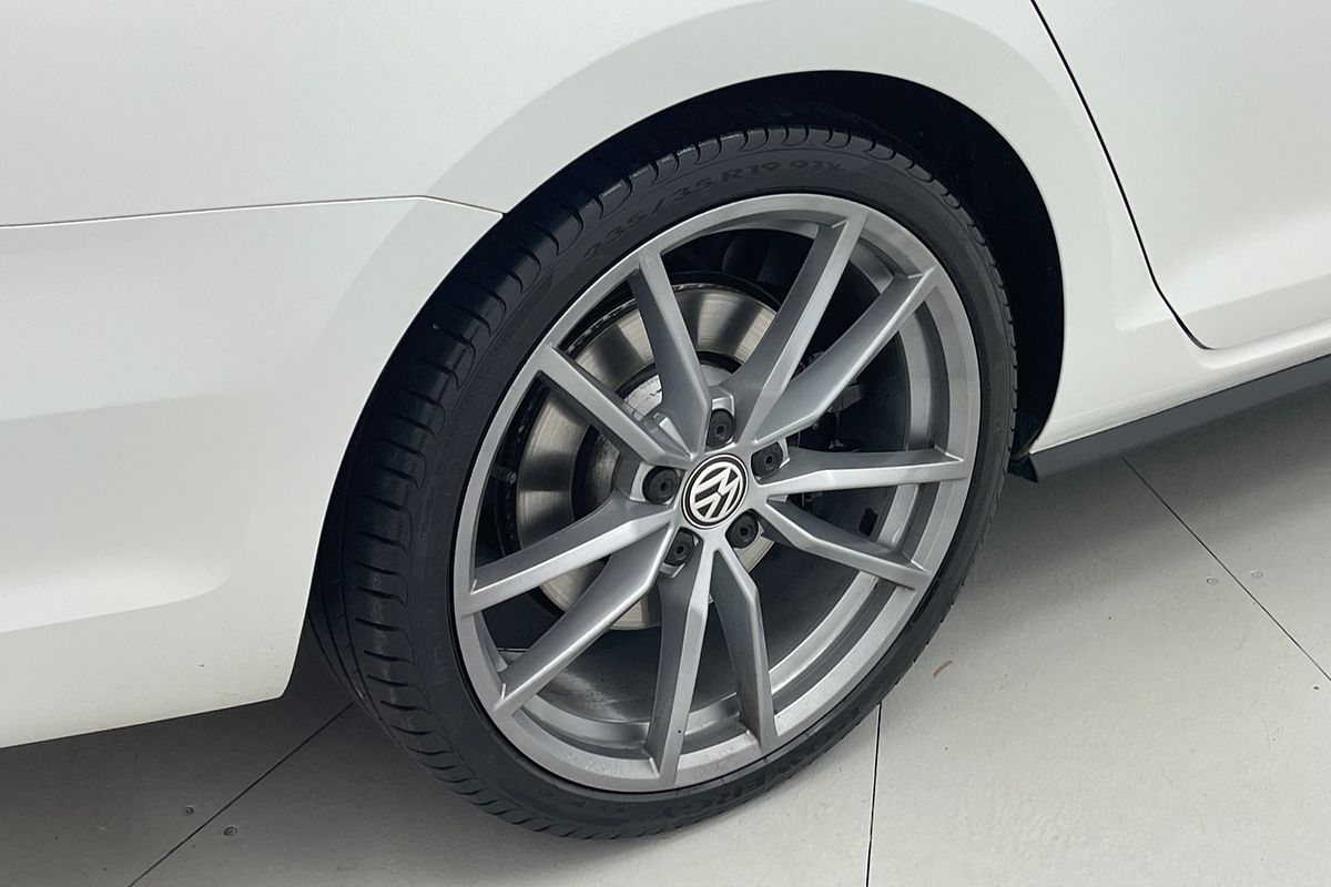 2017 Volkswagen Golf R Wolfsburg Edition 7.5