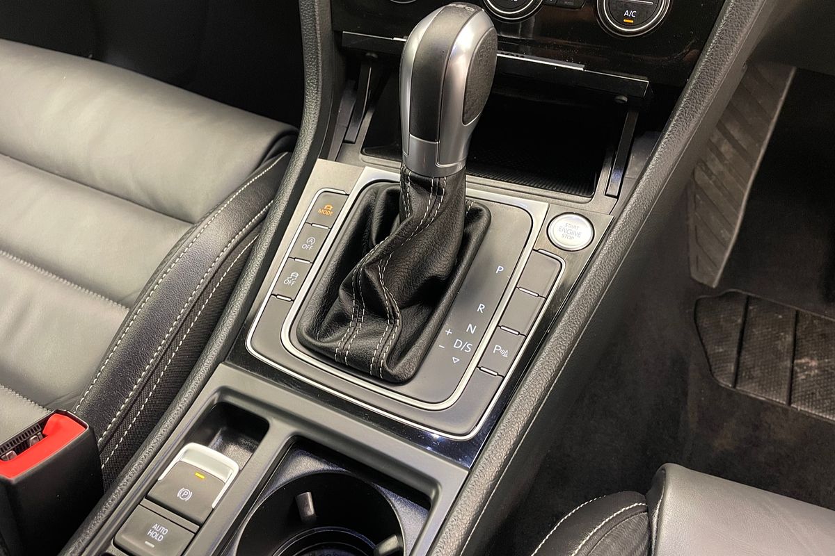 2017 Volkswagen Golf R Wolfsburg Edition 7.5