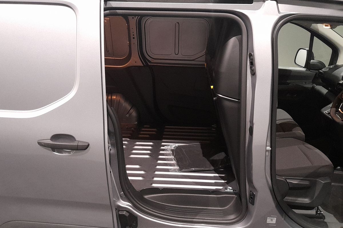 2024 Peugeot Partner Pro K9 SWB