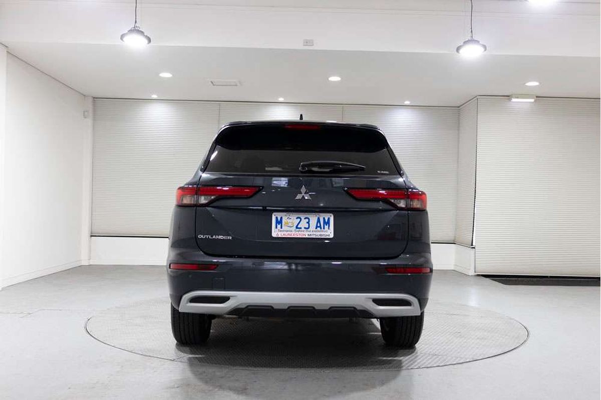 2024 Mitsubishi Outlander LS ZM